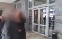 Βίντεο από την προσαγωγή στο Δικαστικό Μέγαρο Θεσσαλονίκης του ιερέα που εξαπάτησε ανέργους