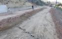 Εργασίες προσωρινής αποκατάστασης της βατότητας της εθνικής οδού στην Καλλιθέα μέχρι να ολοκληρωθεί το φαινόμενο της κατολίσθησης