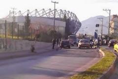 Πάτρα: Τρελή πορεία ΙΧ στην Πατρών-Κλάους - Πέρασε στο αντίθετο ρεύμα κι έπεσε σε κολώνα - Δείτε φωτο