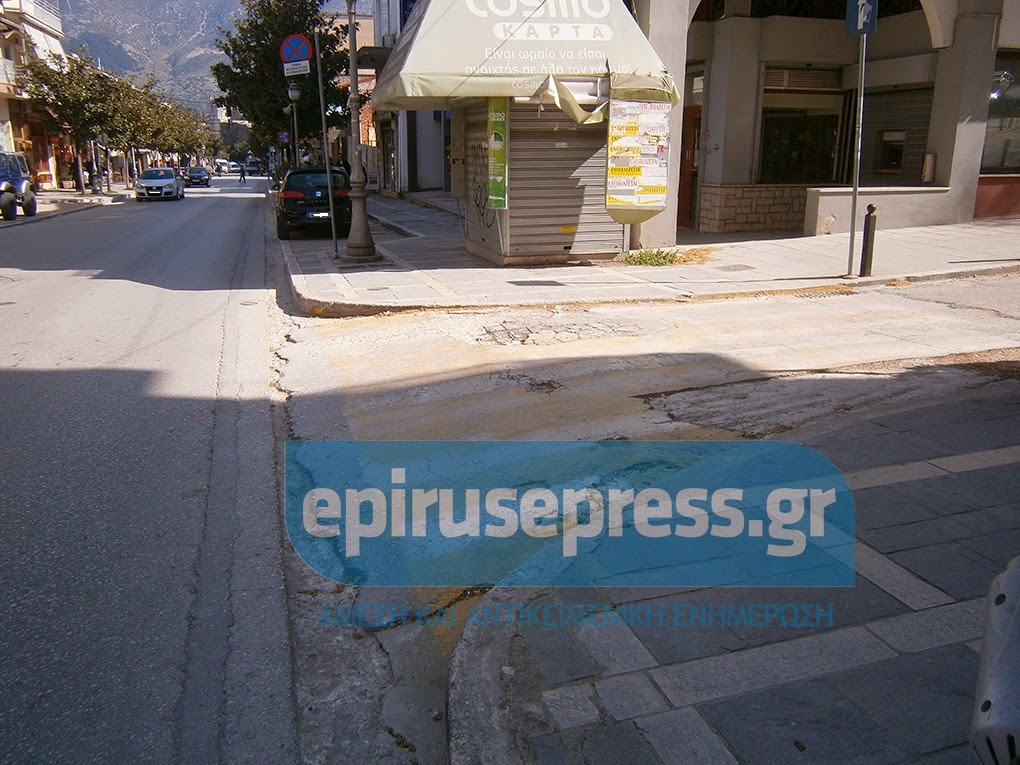 Μια άκρως επικίνδυνη λακκούβα στο κέντρο των Ιωαννίνων - Φωτογραφία 3