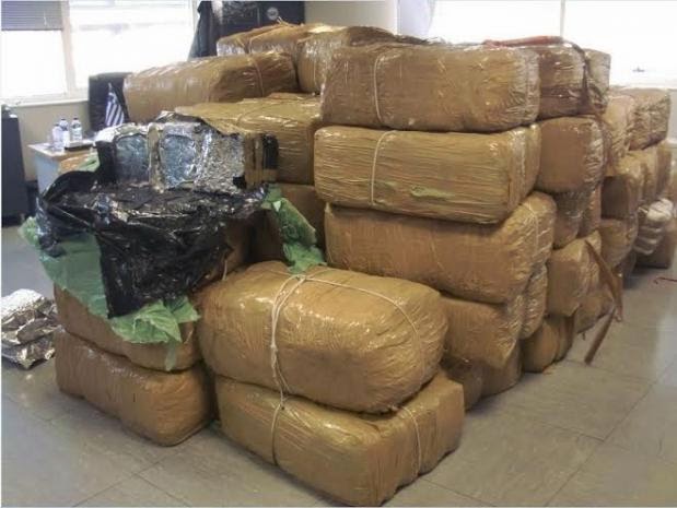 Αχαΐα: Καρέ-καρέ η σύλληψη της σπείρας που παρέλαβε τεράστιες ποσότητες ναρκωτικών απο ερημική παραλία της περιοχής! - Φωτογραφία 7