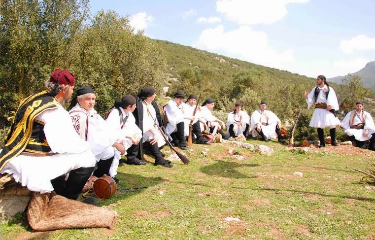 Τα χορευτικά του Παγκαλαβρυτινού στη Χελωνοσπηλιά και στο χωριό του Κολοκοτρώνη - Φωτογραφία 2