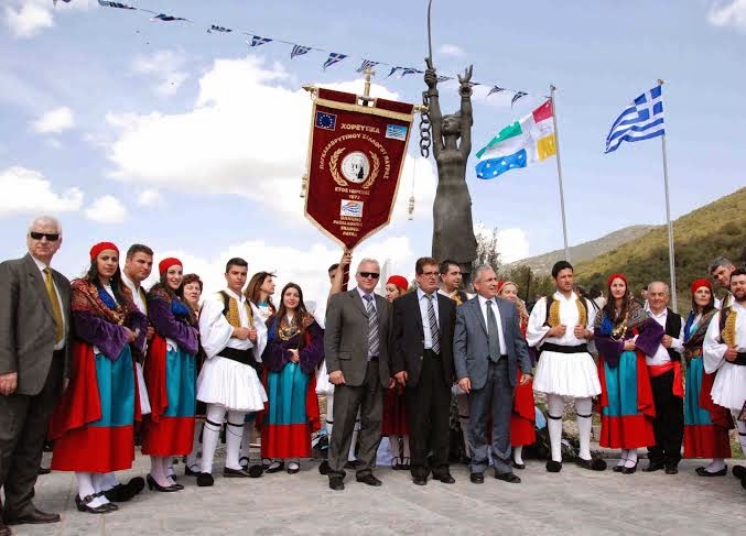 Τα χορευτικά του Παγκαλαβρυτινού στη Χελωνοσπηλιά και στο χωριό του Κολοκοτρώνη - Φωτογραφία 4