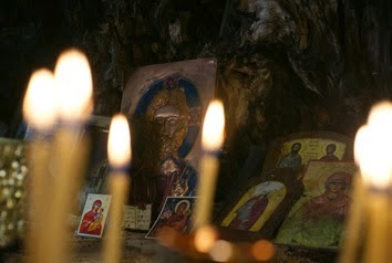 Απίστευτο! Εκκλησιά βρίσκεται μέσα σε πλάτανο στην Κρυσταλλοπηγή Παραμυθιάς [Photos] - Φωτογραφία 11