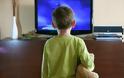 Τηλεόραση και υπολογιστής «βάζουν» περιττά κιλά στα παιδιά