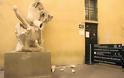 Έσπασε ελληνορωμαϊκό άγαλμα για να τραβήξει μια selfie [Photos]