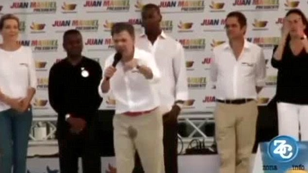 Τραγική ατυχία για τον Πρόεδρο της Κολομβίας, ο οποίος έβρεξε το παντελόνι του δημόσια [Video] - Φωτογραφία 1