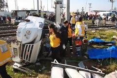 Εννέα νεκροί στη Τουρκία, από σύγκρουση τρένου με φορτηγό... Δείτε φωτογραφίες