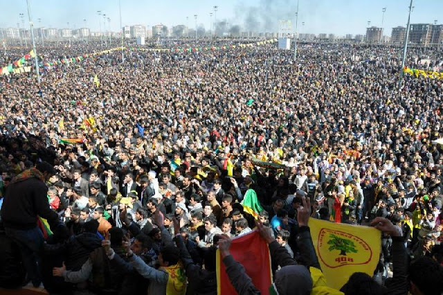 Νεβρόζ 2012: Η φωτιά της Ελευθερίας και του Αγώνα των Κούρδων όχι μόνο δεν σβήνει αλλά μεγαλώνει! - Φωτογραφία 1
