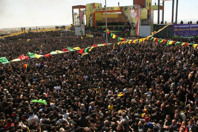 Νεβρόζ 2012: Η φωτιά της Ελευθερίας και του Αγώνα των Κούρδων όχι μόνο δεν σβήνει αλλά μεγαλώνει! - Φωτογραφία 10