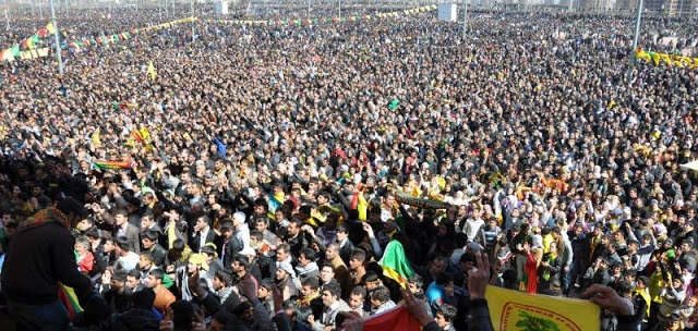 Νεβρόζ 2012: Η φωτιά της Ελευθερίας και του Αγώνα των Κούρδων όχι μόνο δεν σβήνει αλλά μεγαλώνει! - Φωτογραφία 12