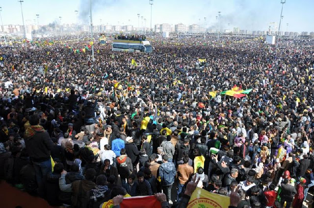 Νεβρόζ 2012: Η φωτιά της Ελευθερίας και του Αγώνα των Κούρδων όχι μόνο δεν σβήνει αλλά μεγαλώνει! - Φωτογραφία 3