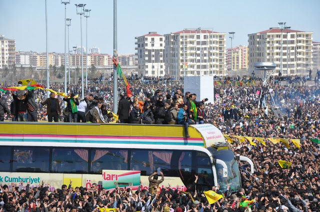 Νεβρόζ 2012: Η φωτιά της Ελευθερίας και του Αγώνα των Κούρδων όχι μόνο δεν σβήνει αλλά μεγαλώνει! - Φωτογραφία 4