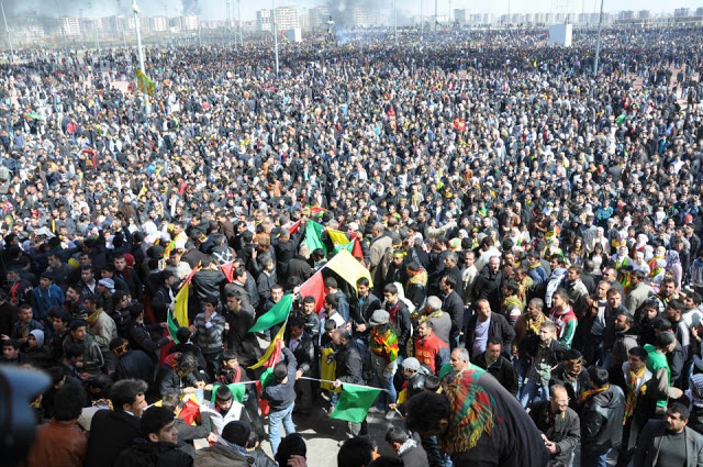 Νεβρόζ 2012: Η φωτιά της Ελευθερίας και του Αγώνα των Κούρδων όχι μόνο δεν σβήνει αλλά μεγαλώνει! - Φωτογραφία 6