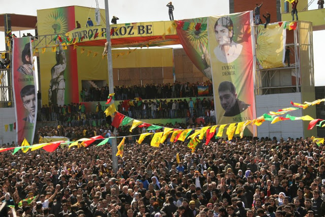 Νεβρόζ 2012: Η φωτιά της Ελευθερίας και του Αγώνα των Κούρδων όχι μόνο δεν σβήνει αλλά μεγαλώνει! - Φωτογραφία 9