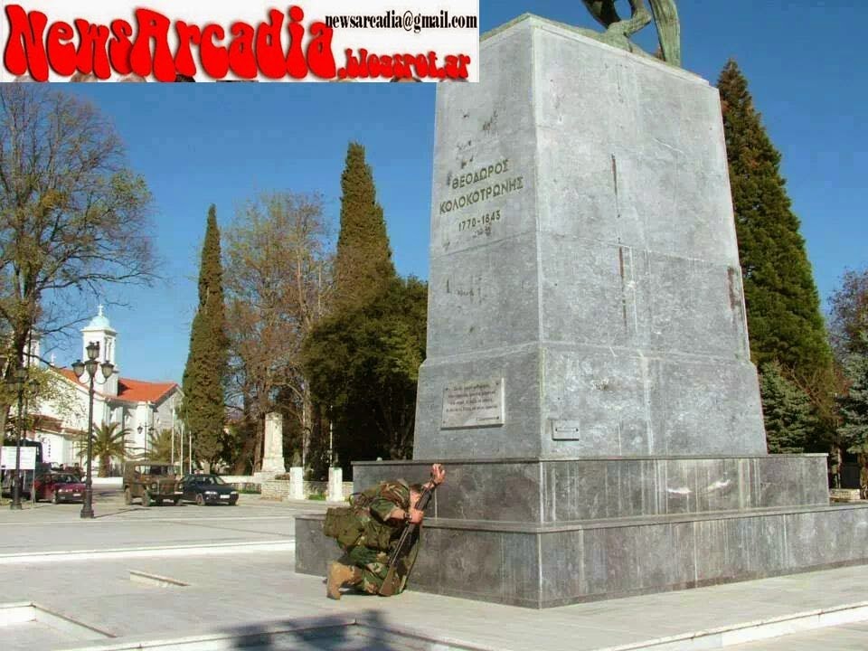 Στρατιώτης γονάτισε μπροστά από το άγαλμα του Θ. Κολοκοτρώνη [Photo] - Φωτογραφία 1