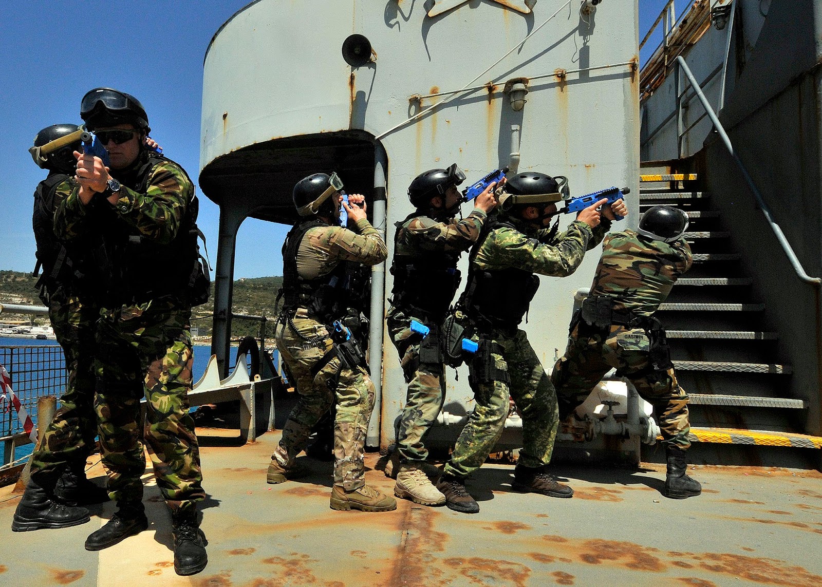 Πολεμικό Ναυτικό - Νάτο - Ευρωστόλοι μπράβοι των εφοπλιστών, των πηγών και δρόμων ενέργειας - Φωτογραφία 1