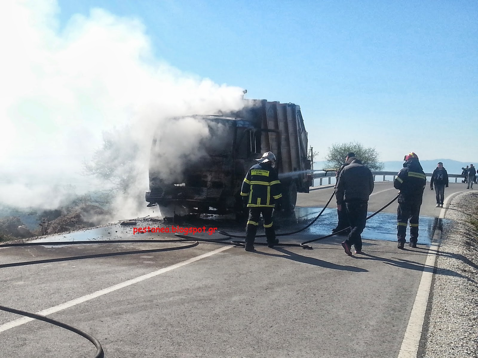 Φωτιά σε απορριμματοφόρο στις Σέρρες - Φωτογραφία 7