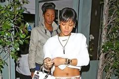 Ακόμα ένα δώρο της Rihanna στους παπαράτσι