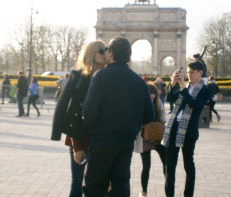 Φιλιά και αγκαλιές στο Παρίσι για τη Χάιντι Κλουμ και το αμόρε της - Φωτογραφία 2
