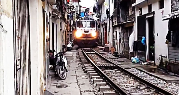 Η πιο παράξενη σιδηροδρομική γραμμή! - Φωτογραφία 2