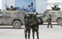 Η ουκρανική ηγεσία μεταφέρει στην Ουκρανία τις στρατιωτικές δυνάμεις από την Κριμαία