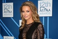 Red Carpet: Η Jennifer Hawkins με Roberto Cavalli (πιο σέξι πεθαίνεις)