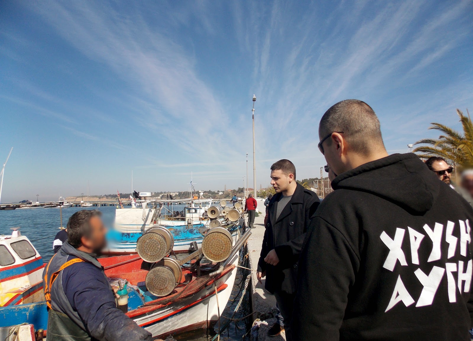 Συνάντηση της Ελληνικής Αυγής με αλιείς και οστρακαλιείς στο λιμάνι της Νέας Μηχανιώνας - Φωτογραφία 3