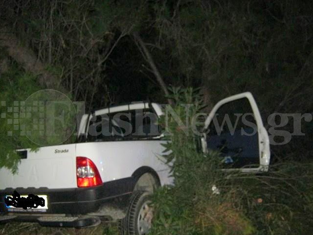 Κρήτη: Οδηγός έχασε τον έλεγχο του αυτοκινήτου και έπεσε πάνω στα δέντρα [Photos] - Φωτογραφία 4