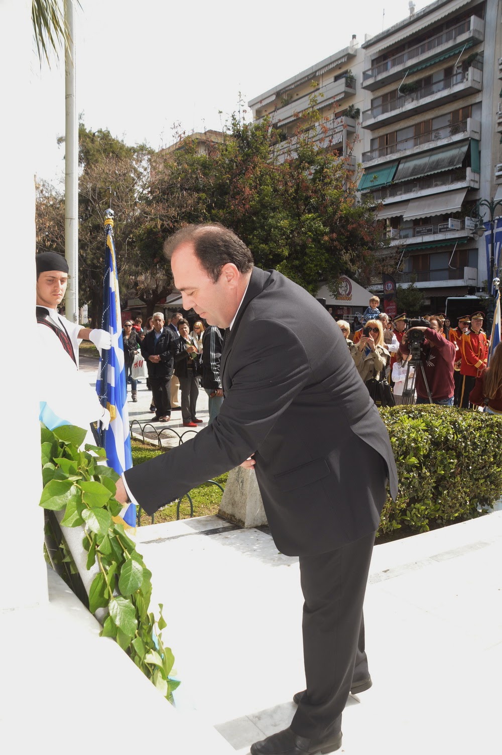 Πάτρα: Κατάθεση στεφάνων στην πλατεία Εθνικής Αντίστασης - Δείτε φωτο - Φωτογραφία 4