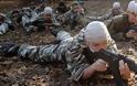 Ο λιλιπούτειος στρατός του Πούτιν -Παιδιά πέντε ετών εκπαιδεύονται με καλάσνικοφ και χειροβομβίδες για να πολεμούν για την πατρίδα τους [εικόνες] - Φωτογραφία 1