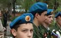 Ο λιλιπούτειος στρατός του Πούτιν -Παιδιά πέντε ετών εκπαιδεύονται με καλάσνικοφ και χειροβομβίδες για να πολεμούν για την πατρίδα τους [εικόνες] - Φωτογραφία 5