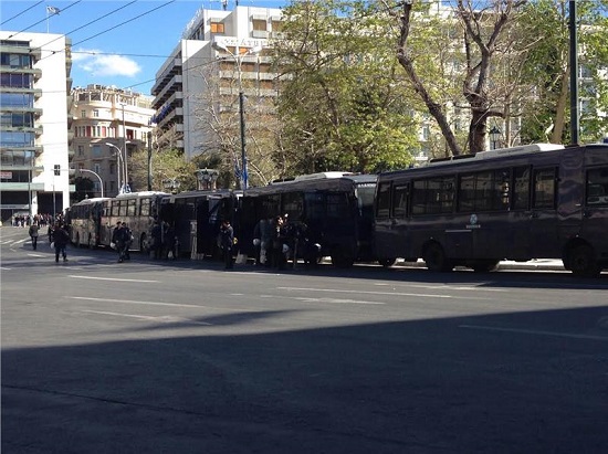 ΥΠΟ ΔΡΑΚΟΝΤΙΑ ΜΕΤΡΑ ΑΣΦΑΛΕΙΑΣ ΑΡΧΙΣΕ Η ΣΤΡΑΤΙΩΤΙΚΗ ΠΑΡΕΛΑΣΗ ΓΙΑ ΤΗΝ 25η ΜΑΡΤΙΟΥ - Φωτογραφία 2