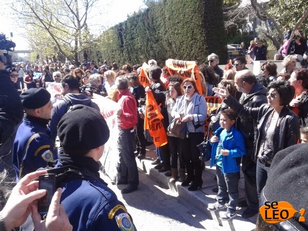 Δείτε φωτογραφίες και βίντεο από τη συγκέντρωση διαμαρτυρίας των εκπαιδευτικών στη Θεσσαλονίκη - Φωτογραφία 5