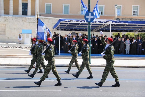 H παρέλαση στην Αθήνα.. - Φωτογραφία 2