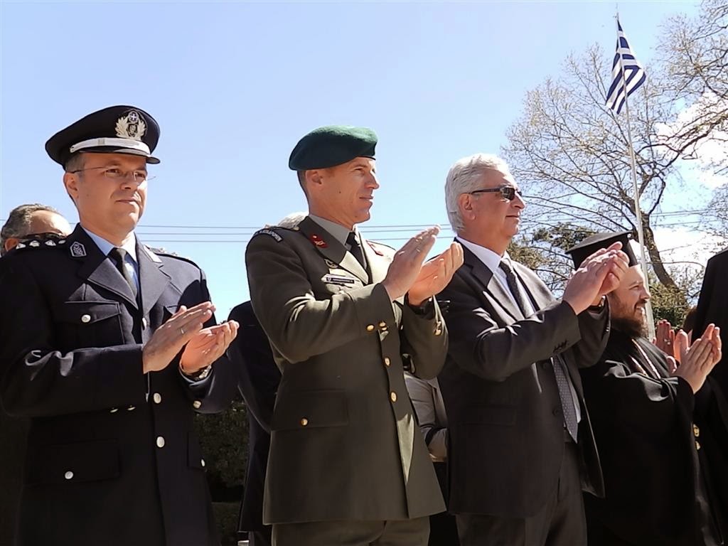 Περήφανοι οι Ναουσαίοι, για μια ακόμη φορά, για τους καταδρομείς της Β΄Μοίρας που παρέλασαν σε άψογο σχηματισμό.Video - Φωτογραφία 4