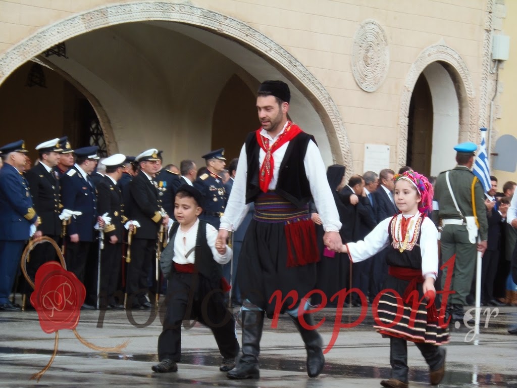 Με μεγαλοπρέπεια και με βροχή η παρέλαση στη Ρόδο [Photos] - Φωτογραφία 11