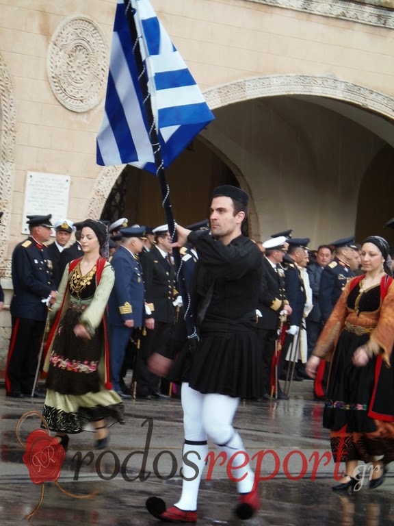 Με μεγαλοπρέπεια και με βροχή η παρέλαση στη Ρόδο [Photos] - Φωτογραφία 14