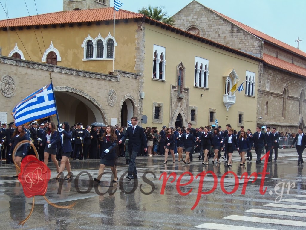 Με μεγαλοπρέπεια και με βροχή η παρέλαση στη Ρόδο [Photos] - Φωτογραφία 17