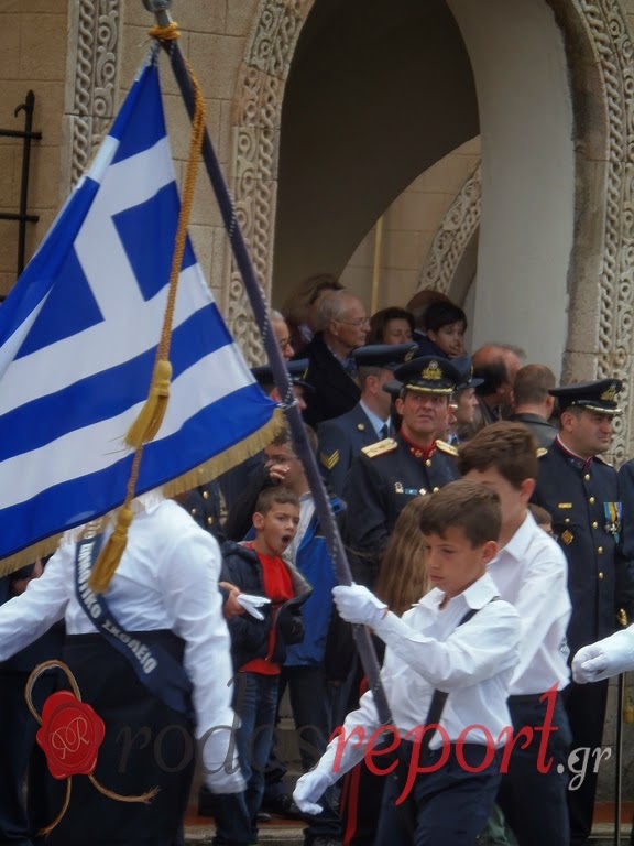 Με μεγαλοπρέπεια και με βροχή η παρέλαση στη Ρόδο [Photos] - Φωτογραφία 18