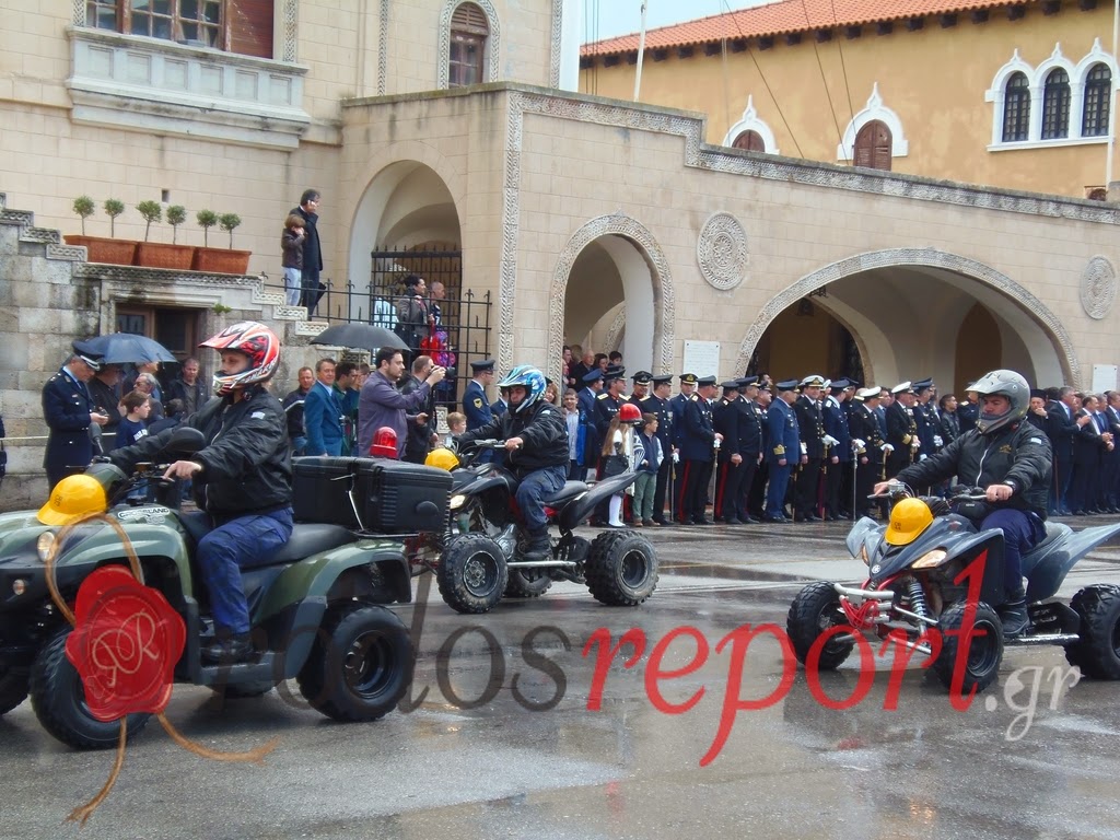 Με μεγαλοπρέπεια και με βροχή η παρέλαση στη Ρόδο [Photos] - Φωτογραφία 19