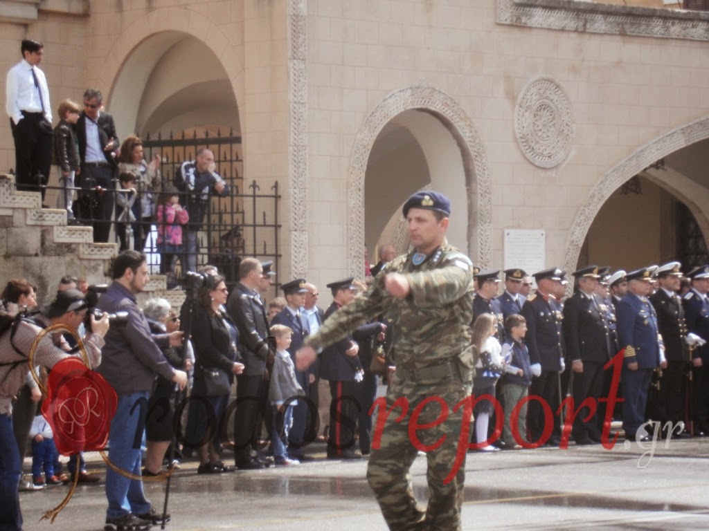 Με μεγαλοπρέπεια και με βροχή η παρέλαση στη Ρόδο [Photos] - Φωτογραφία 3