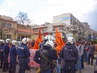 Υπό δρακόντεια μέτρα ασφαλείας και με πορεία εκπαιδευτικών και διαδηλωτών πραγματοποιήθηκε η παρέλαση στη Ξάνθη [Video - Photos] - Φωτογραφία 7