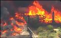 Απίστευτες φωτογραφίες: Στις φλόγες συγκρότημα κατοικιών στο Χιούστον - Φωτογραφία 3
