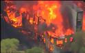 Απίστευτες φωτογραφίες: Στις φλόγες συγκρότημα κατοικιών στο Χιούστον - Φωτογραφία 5