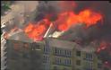 Απίστευτες φωτογραφίες: Στις φλόγες συγκρότημα κατοικιών στο Χιούστον - Φωτογραφία 7