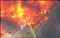 Απίστευτες φωτογραφίες: Στις φλόγες συγκρότημα κατοικιών στο Χιούστον - Φωτογραφία 8