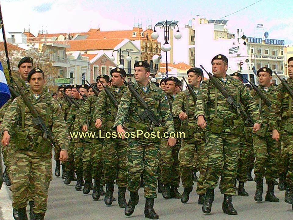 Φωτό και βίντεο από τη στρατιωτική παρέλαση στη Μυτιλήνη - Φωτογραφία 8