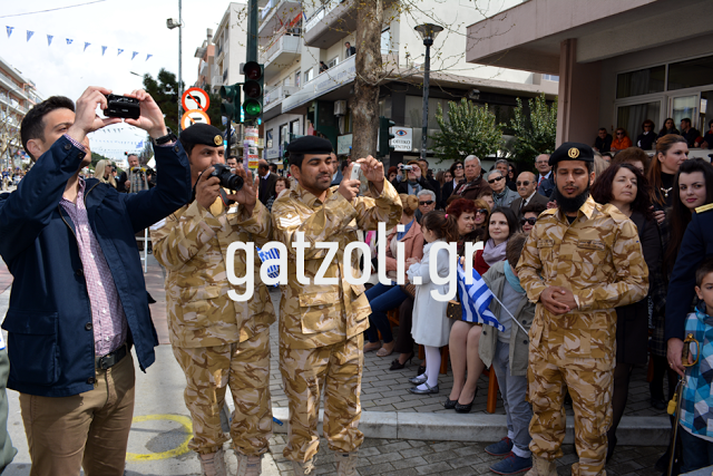 Καταριανοί στρατιώτες παρέλασαν στην Αλεξανδρούπολη - Φωτογραφία 4