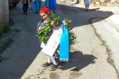 Οι μπόμπιρες που έκαναν ένα ολόκληρο χωριό να δακρύσει (φωτο)